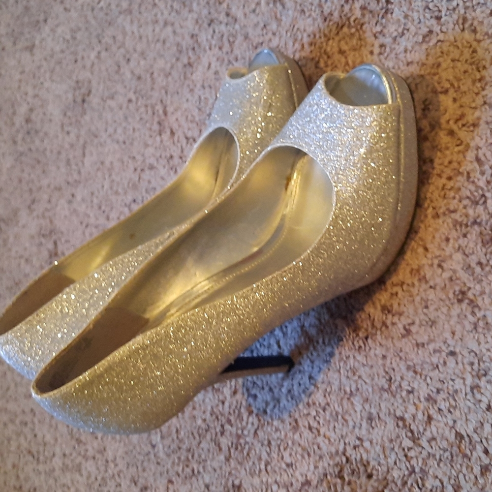 Peep toe Fioni Night platform stilettos size 8